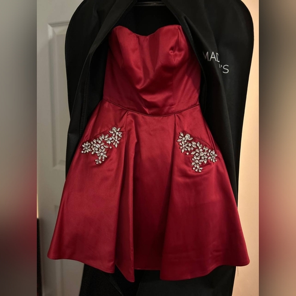 SHERRI HILL strapless satin short dress with jeweled pockets - Picture 3 of 11